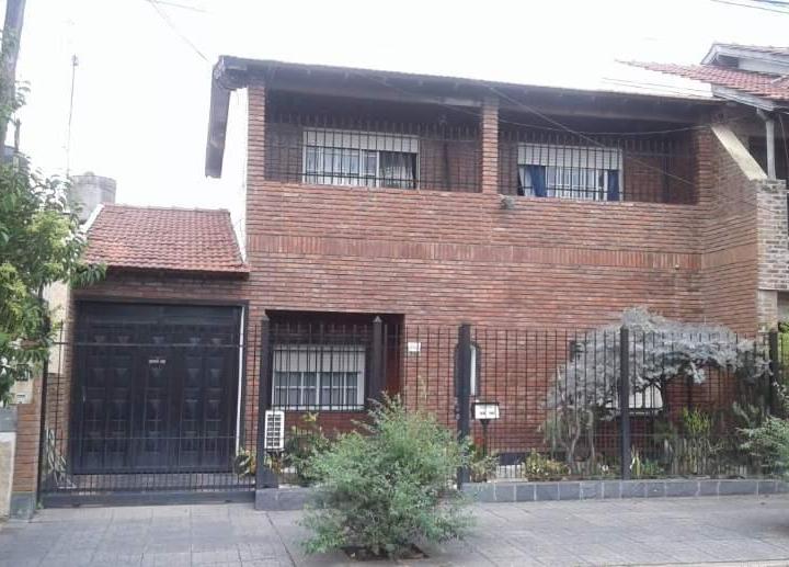 Casa · 200m² · 7 Ambientes · 1 Cochera