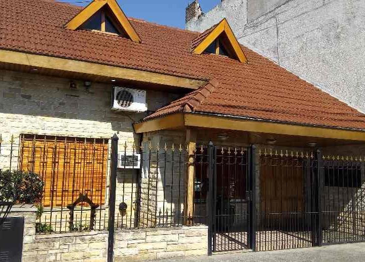 Casa · 140m² · 4 Ambientes · 1 Cochera