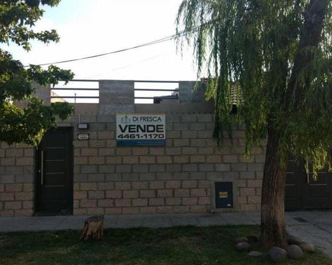 Casa · 120m² · 4 Ambientes · 3 Cocheras