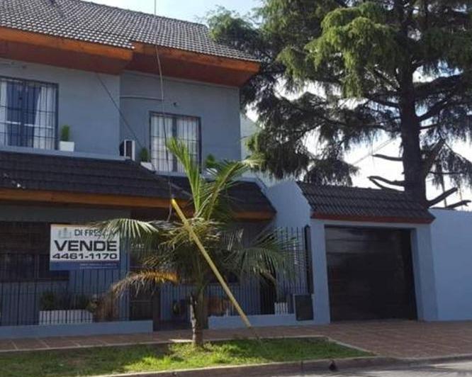 Casa · 120m² · 3 Ambientes · 4 Cocheras
