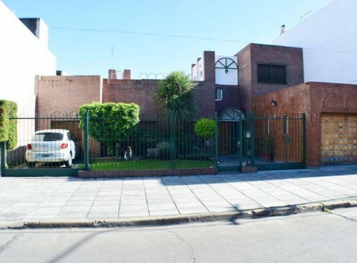 Casa · 160m² · 4 Ambientes · 1 Cochera