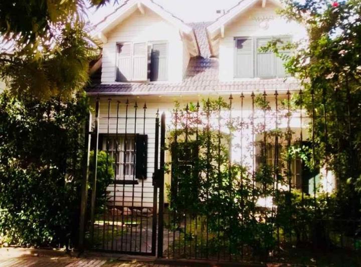 Casa · 300m² · 5 Ambientes · 1 Cochera