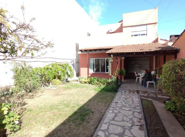 Casa · 275m² · 6 Ambientes · 2 Cocheras