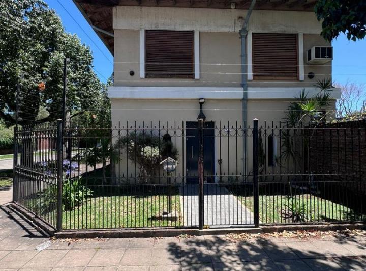 Casa · 129m² · 4 Ambientes · 1 Cochera