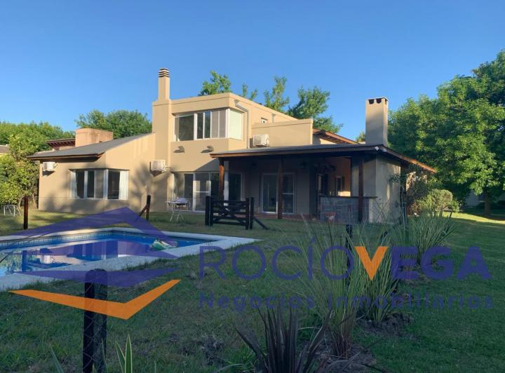 Casa · 230m² · 5 Ambientes · 2 Cocheras