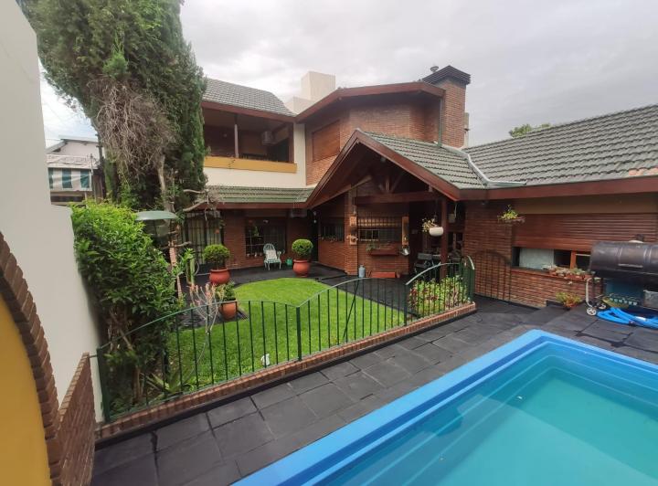 Casa · 275m² · 5 Ambientes · 1 Cochera