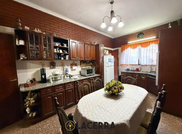 Casa · 192m² · 4 Ambientes · 2 Cocheras