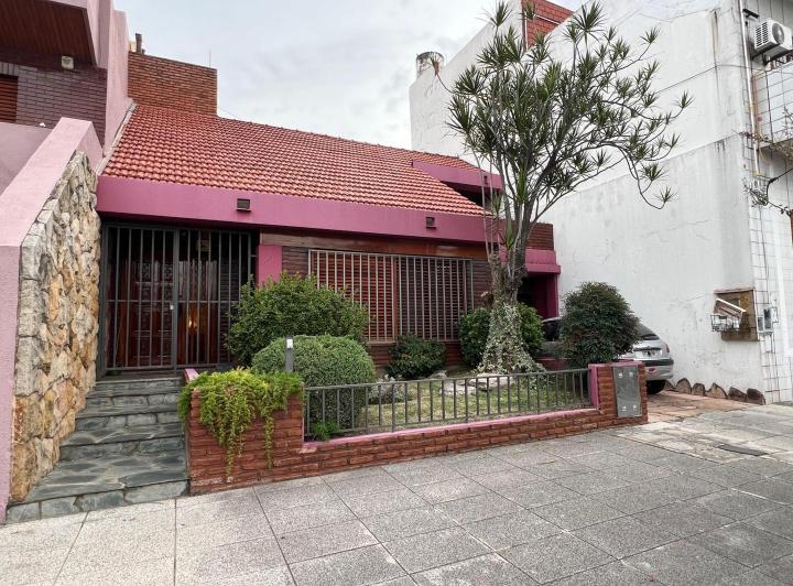 Casa · 300m² · 4 Ambientes · 3 Cocheras