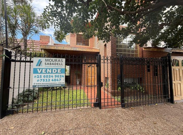 Casa · 279m² · 5 Ambientes · 2 Cocheras
