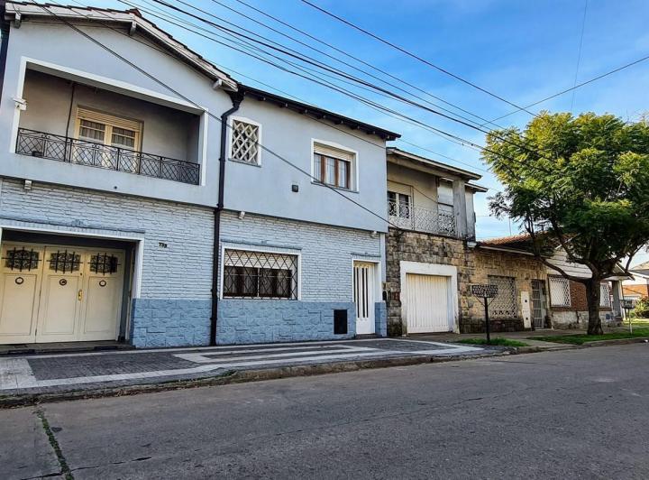 Casa · 270m² · 5 Ambientes · 1 Cochera