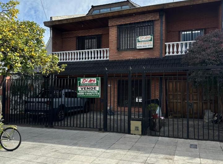 Casa · 170m² · 3 Ambientes · 2 Cocheras