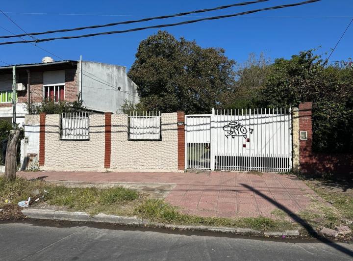 Casa · 122m² · 3 Ambientes · 1 Cochera