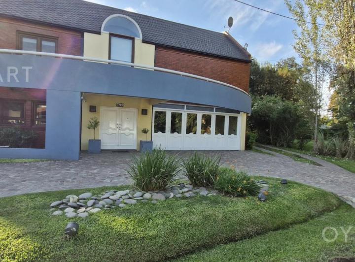 Casa · 358m² · 5 Ambientes · 3 Cocheras