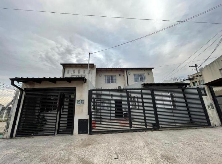 Casa · 220m² · 7 Ambientes · 1 Cochera
