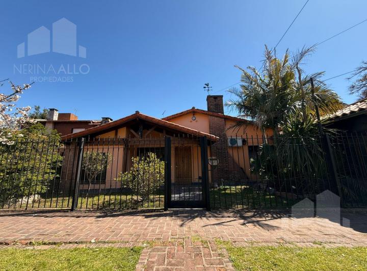 Casa · 222m² · 5 Ambientes · 2 Cocheras