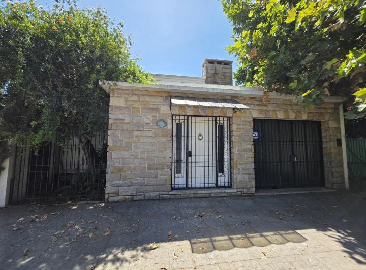 Casa · 180m² · 4 Ambientes · 1 Cochera