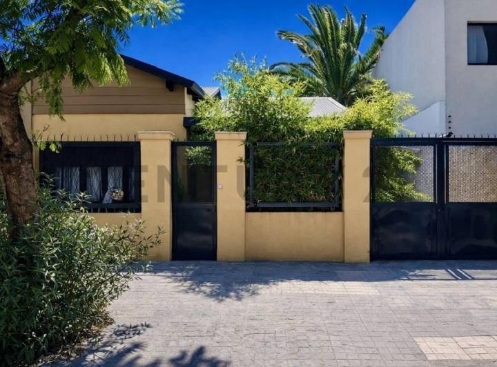 Casa · 160m² · 3 Ambientes · 1 Cochera