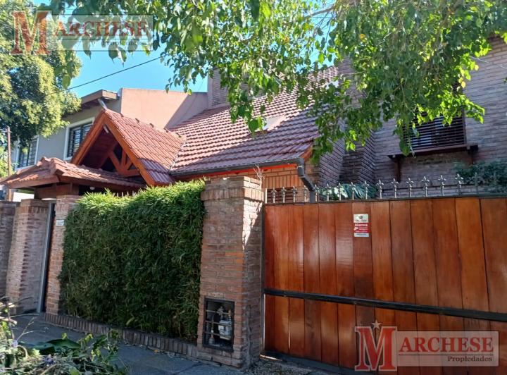Casa · 300m² · 6 Ambientes · 1 Cochera