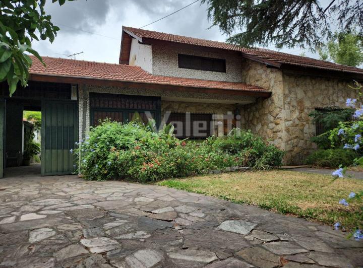 Casa · 236m² · 5 Ambientes · 1 Cochera