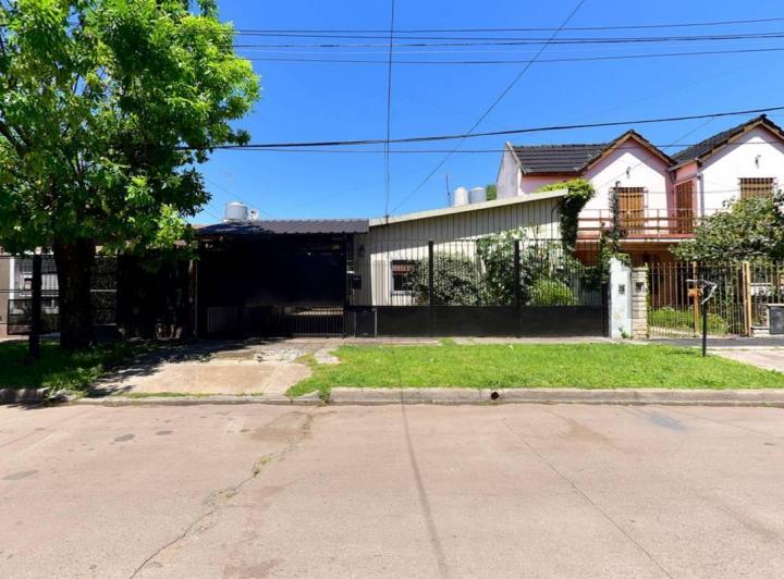 Casa · 88m² · 4 Ambientes · 2 Cocheras