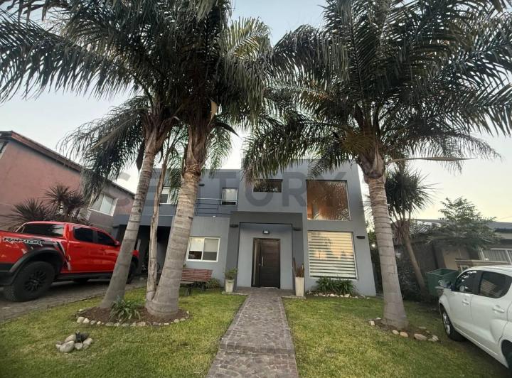 Casa · 197m² · 5 Ambientes · 2 Cocheras