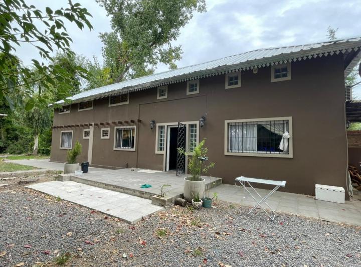 Casa · 160m² · 3 Ambientes · 2 Cocheras