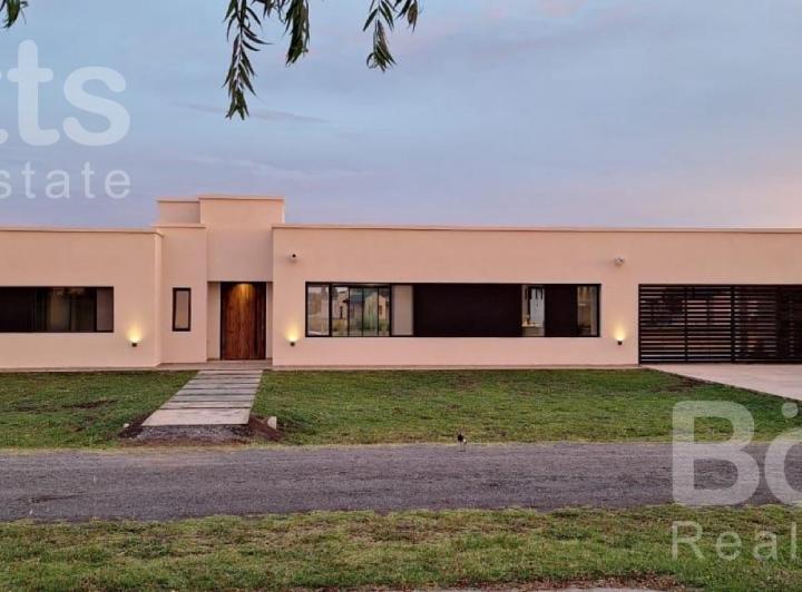 Casa · 175m² · 4 Ambientes · 2 Cocheras