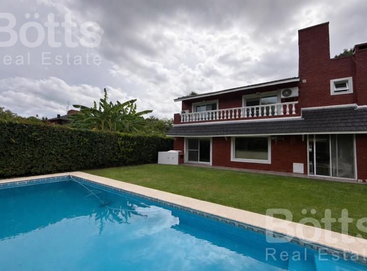 Casa · 270m² · 7 Ambientes · 5 Cocheras