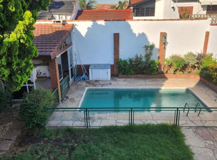 Casa · 250m² · 4 Ambientes · 1 Cochera