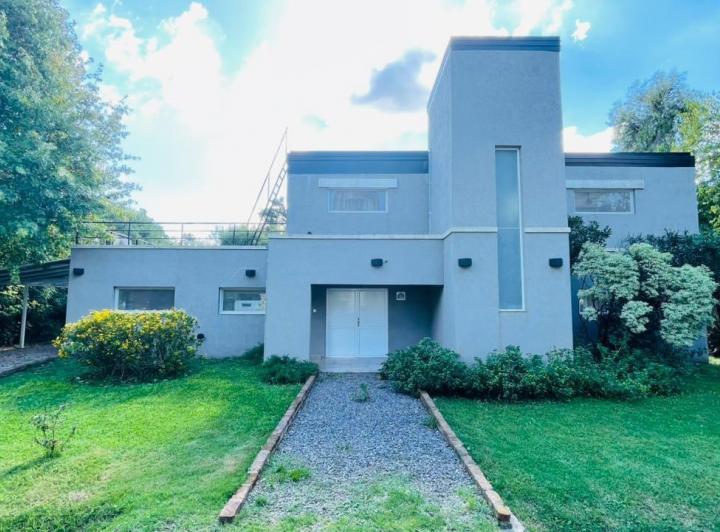 Casa · 254m² · 6 Ambientes