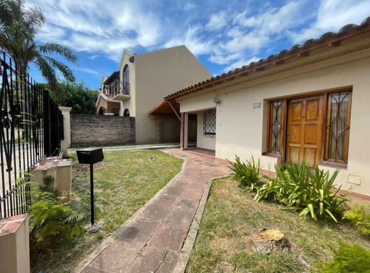 Casa · 90m² · 3 Ambientes · 2 Cocheras