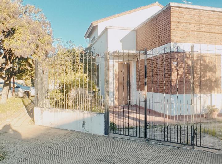 Casa · 106m² · 4 Ambientes · 3 Cocheras