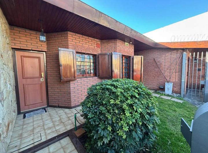 Casa · 180m² · 4 Ambientes · 1 Cochera