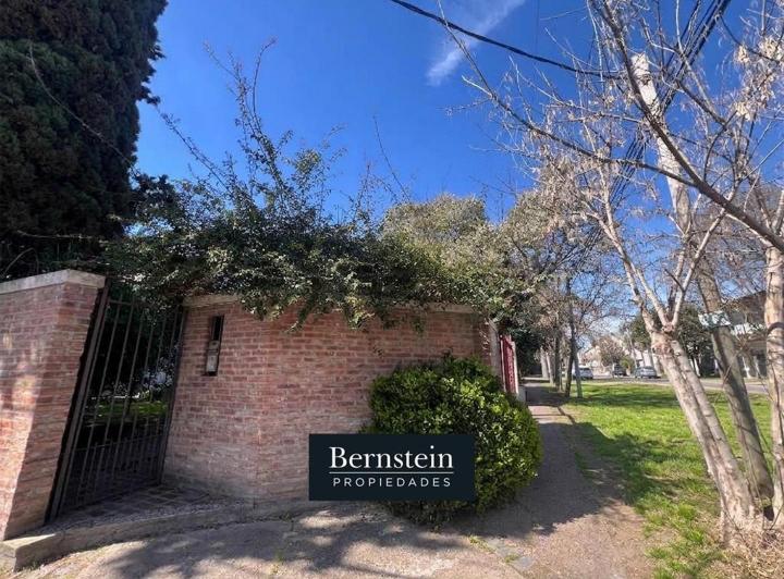 Casa · 120m² · 4 Ambientes · 2 Cocheras