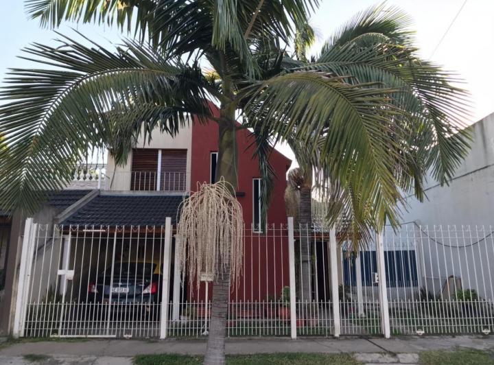 Casa · 120m² · 4 Ambientes · 4 Cocheras