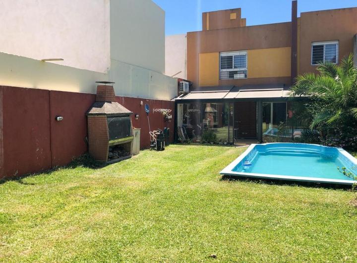 Casa · 235m² · 5 Ambientes · 2 Cocheras