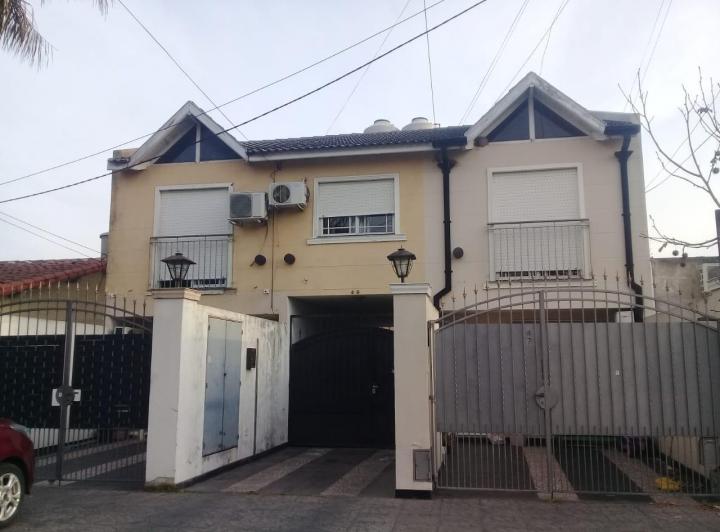 Casa · 70m² · 4 Ambientes · 1 Cochera