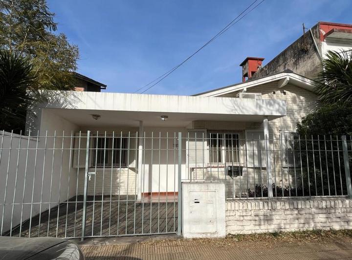 Casa · 99m² · 4 Ambientes · 1 Cochera