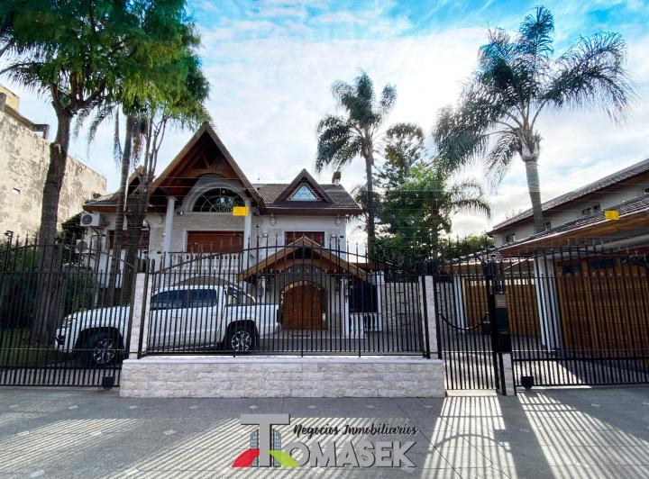 Casa · 980m² · 6 Ambientes · 3 Cocheras