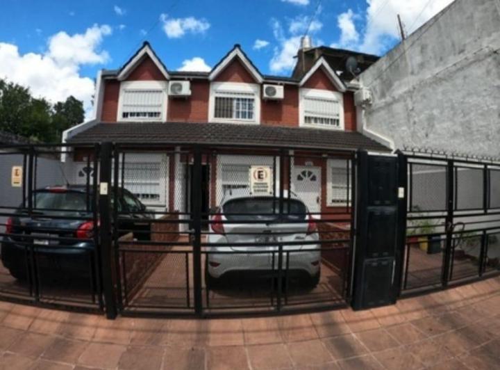 Casa · 95m² · 3 Ambientes · 1 Cochera
