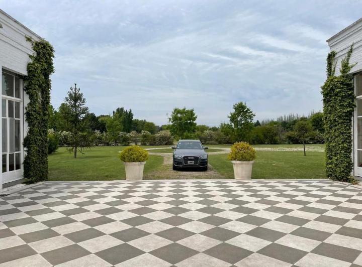 Casa · 581m² · 6 Ambientes · 5 Cocheras