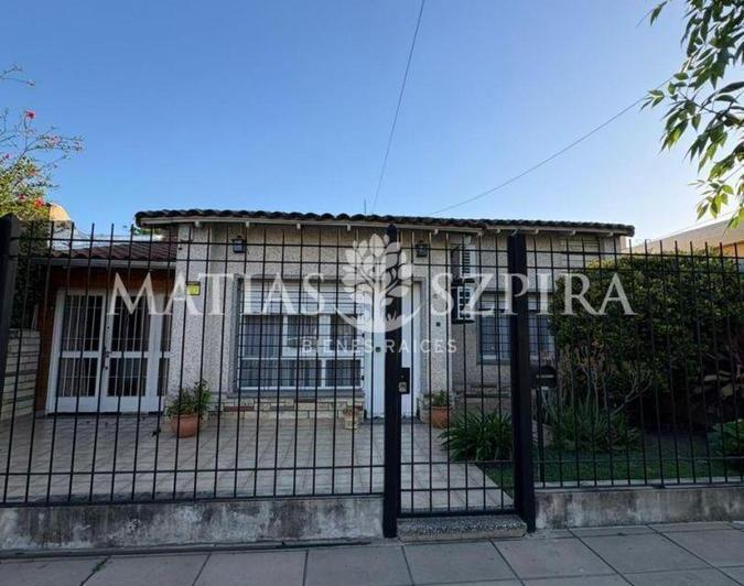Casa · 270m² · 4 Ambientes · 1 Cochera