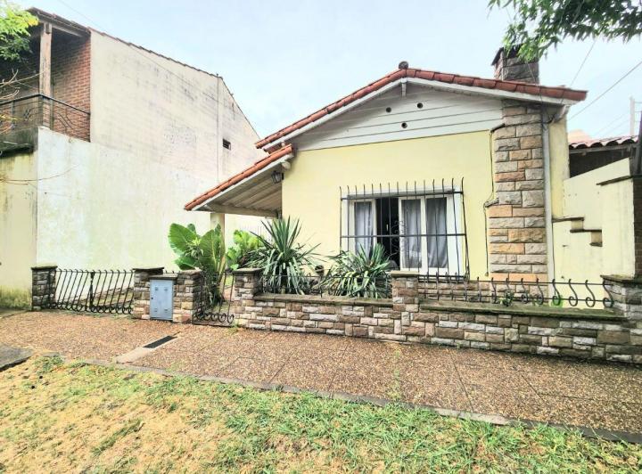 Casa · 100m² · 4 Ambientes · 1 Cochera