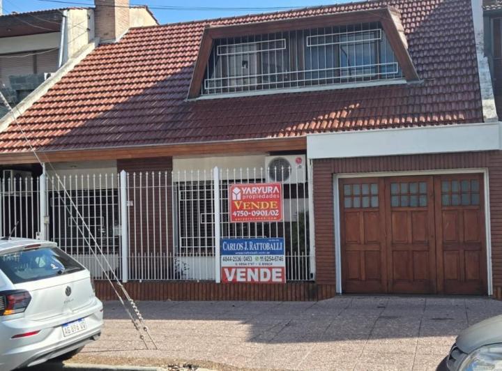 Casa · 220m² · 3 Ambientes · 1 Cochera