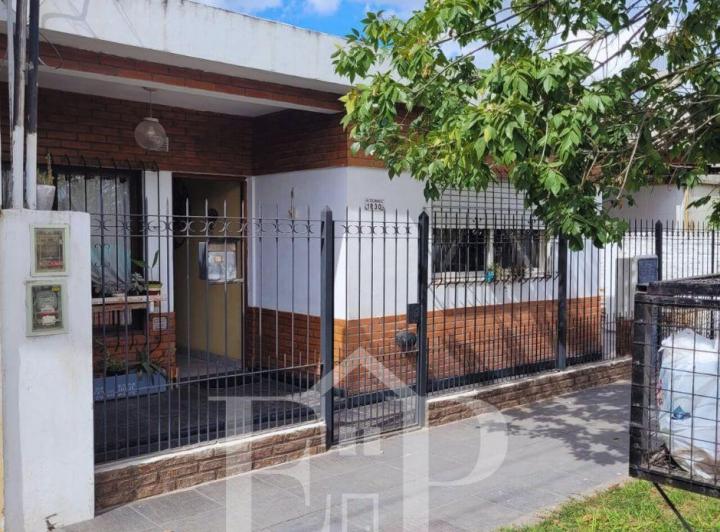 Casa · 180m² · 4 Ambientes · 1 Cochera