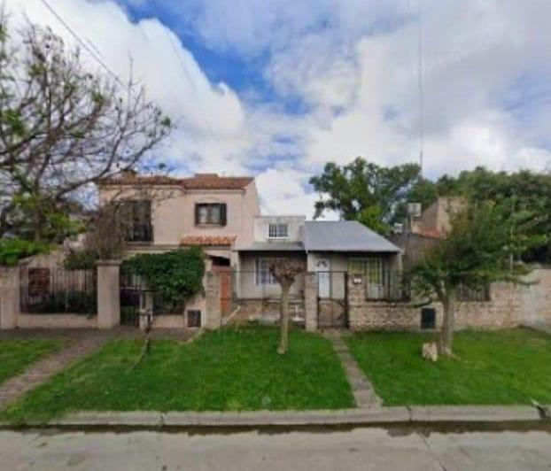 Casa · 100m² · 4 Ambientes · 2 Cocheras