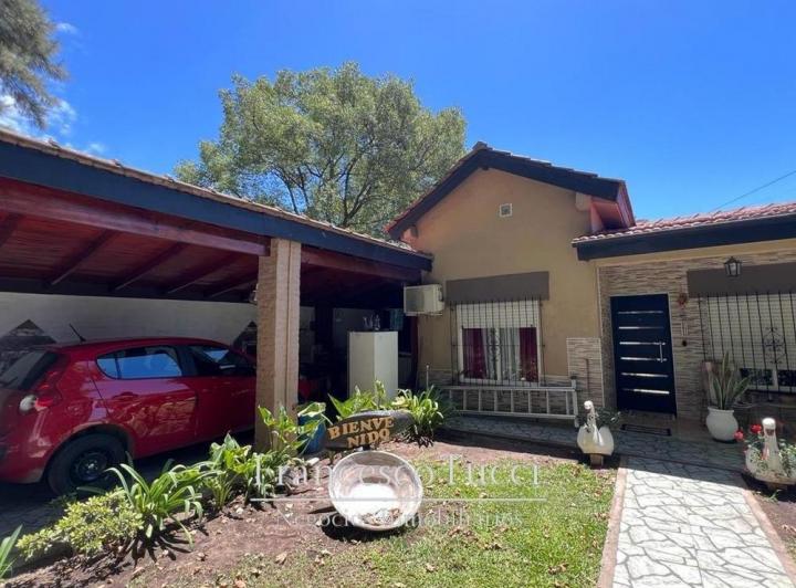 Casa · 240m² · 4 Ambientes · 1 Cochera