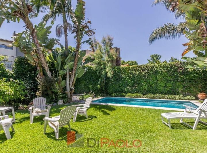Casa · 270m² · 5 Ambientes · 2 Cocheras