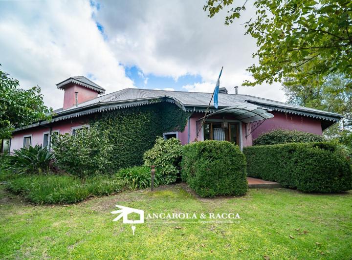 Casa · 300m² · 7 Ambientes · 1 Cochera