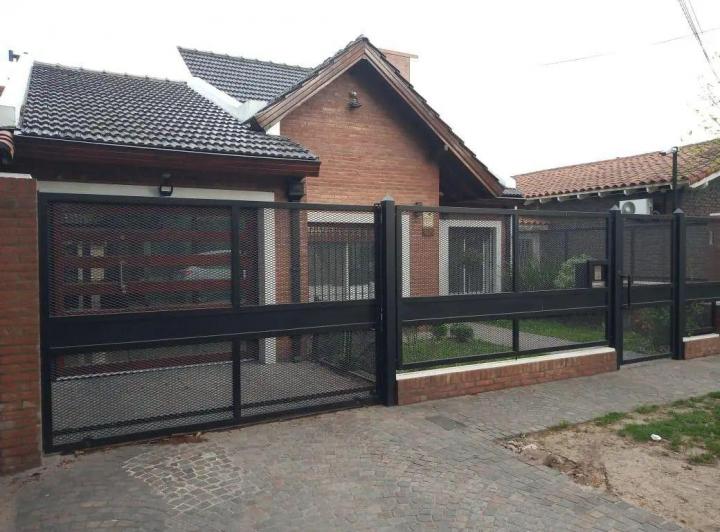 Casa · 200m² · 4 Ambientes · 1 Cochera